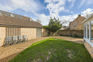 Staunton Close